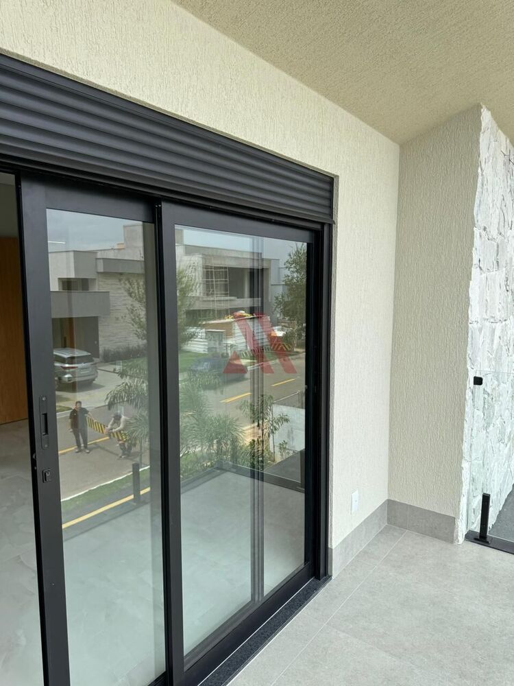 Sobrado à venda com 4 quartos, 299m² - Foto 1