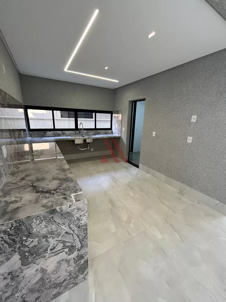 Sobrado à venda com 4 quartos, 299m² - Foto 4