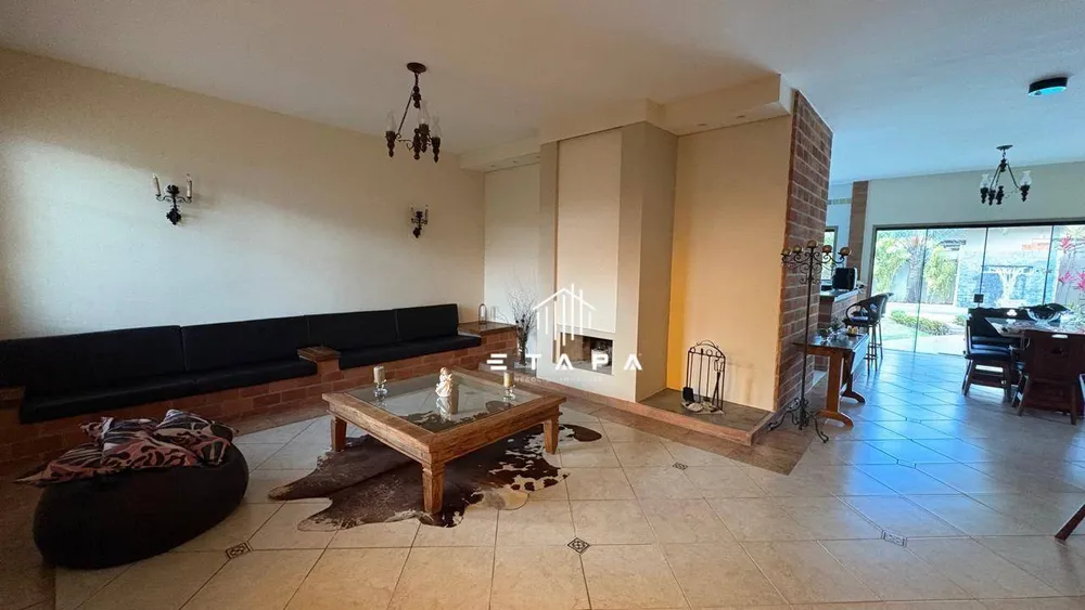 Casa, 4 quartos, 234 m² - Foto 1