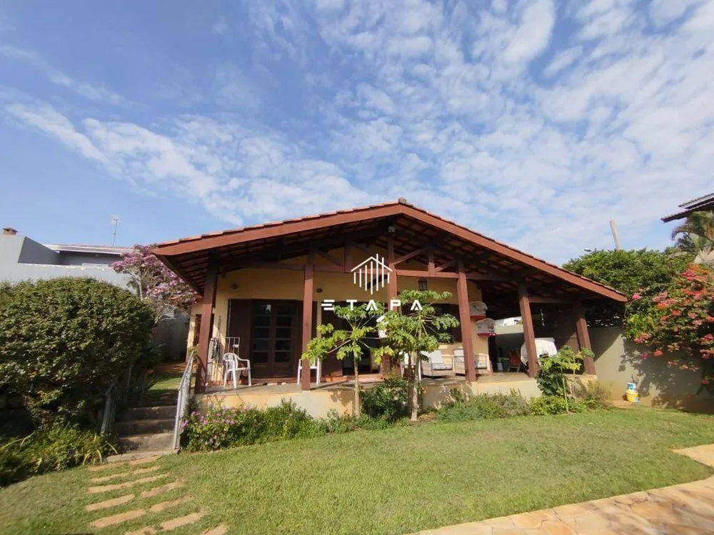 Casa, 4 quartos, 288 m² - Foto 1