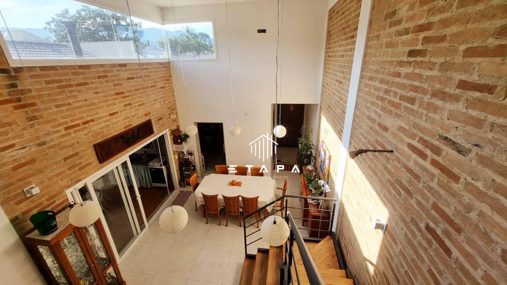 Casa, 3 quartos, 208 m² - Foto 1