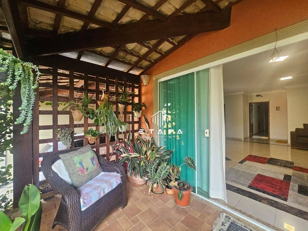 Casa, 4 quartos, 330 m² - Foto 2