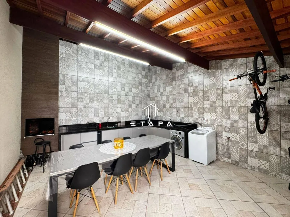 Casa, 4 quartos, 195 m² - Foto 2