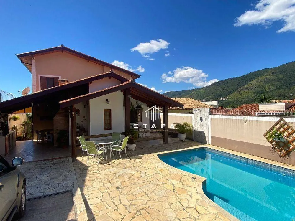 Casa, 3 quartos, 240 m² - Foto 1