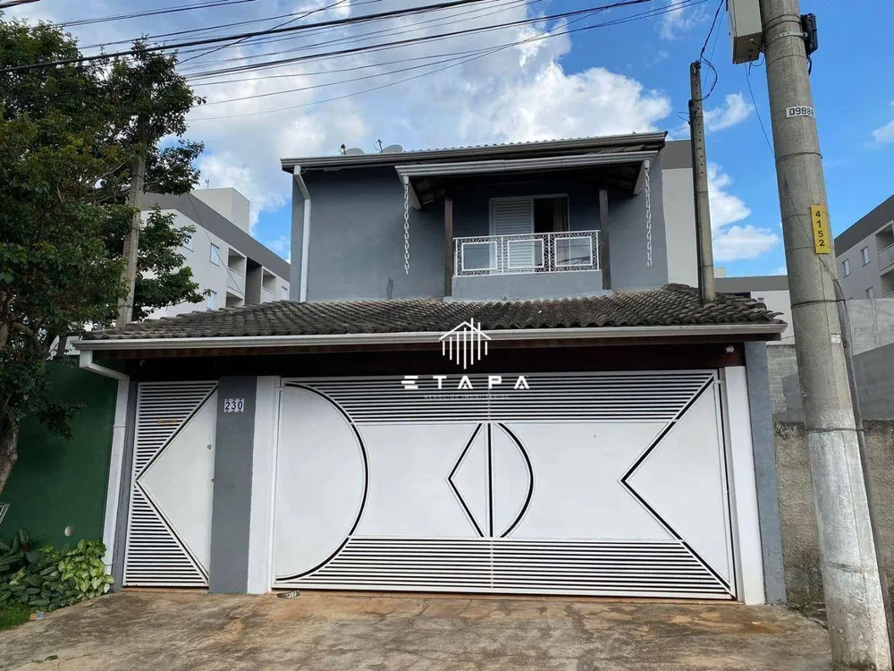 Casa, 3 quartos, 221 m² - Foto 1