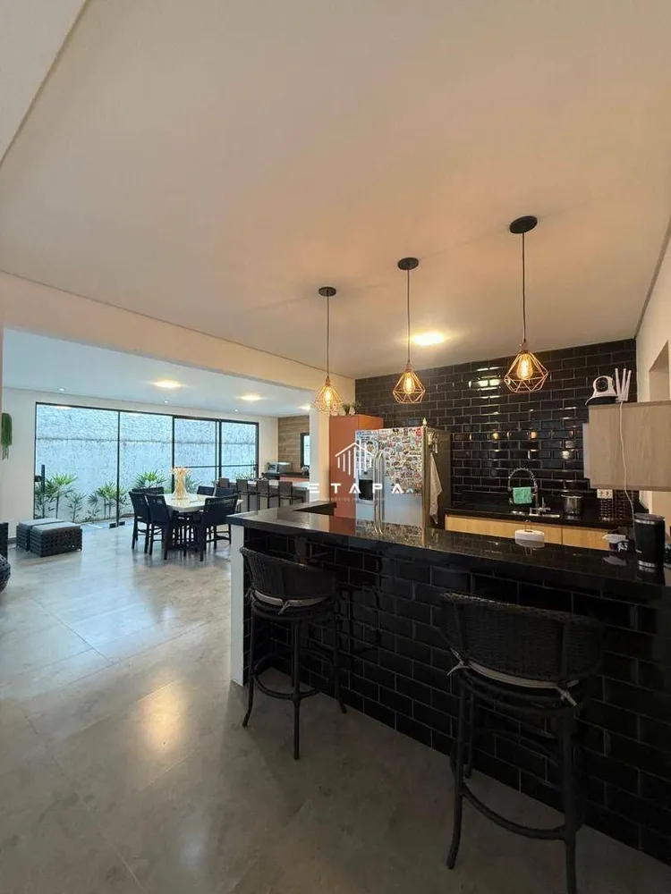 Casa, 4 quartos, 362 m² - Foto 1
