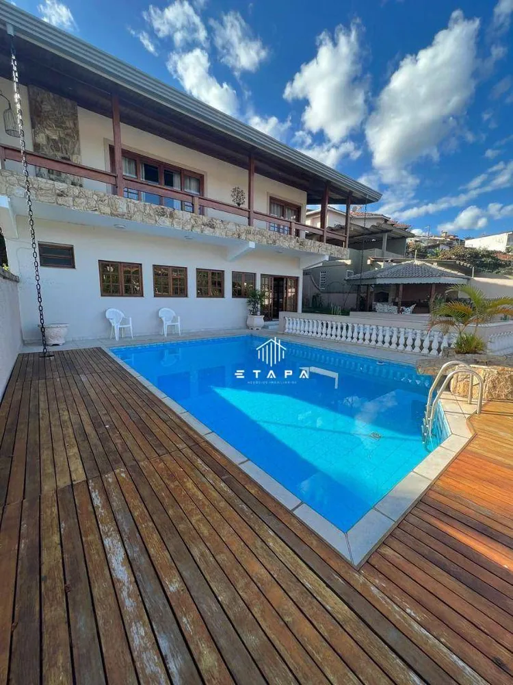Casa, 3 quartos, 590 m² - Foto 1