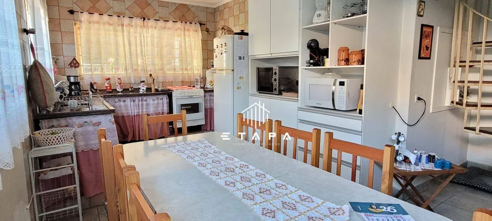 Casa, 3 quartos, 228 m² - Foto 1