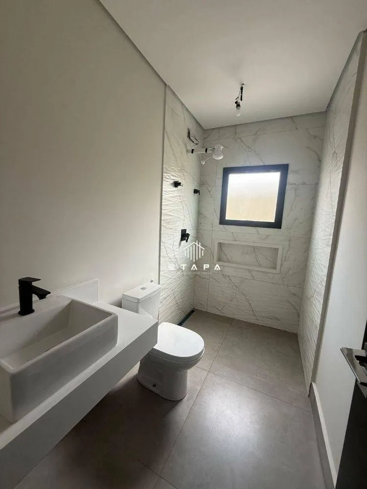 Casa, 3 quartos, 221 m² - Foto 1