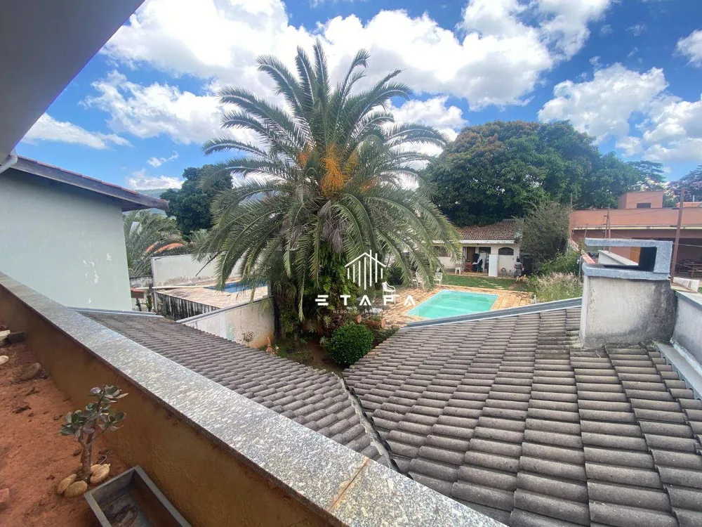Casa, 4 quartos, 242 m² - Foto 1
