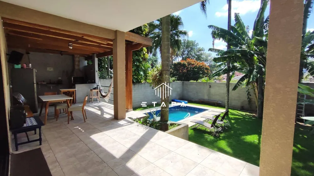 Casa, 3 quartos, 220 m² - Foto 1