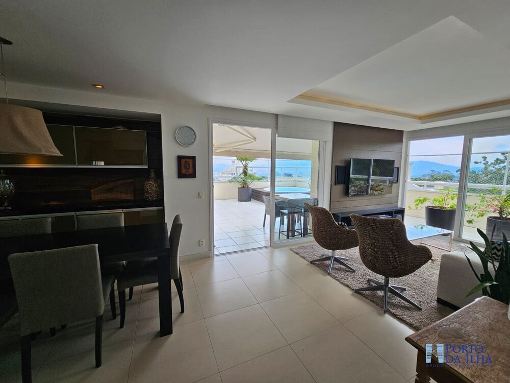 Apartamento à venda com 3 quartos, 227m² - Foto 2