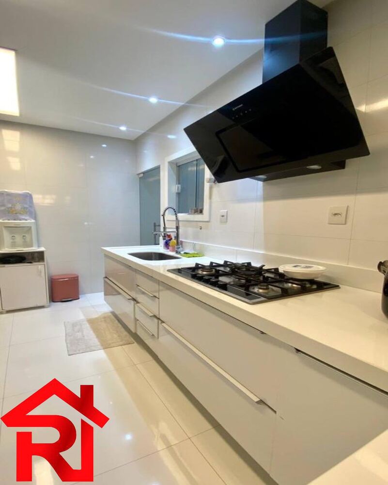 Casa à venda com 4 quartos, 500m² - Foto 2