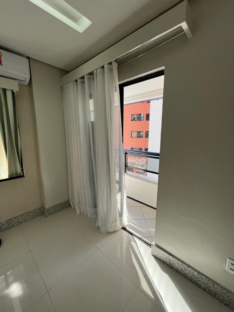 Apartamento para alugar com 4 quartos, 198m² - Foto 2