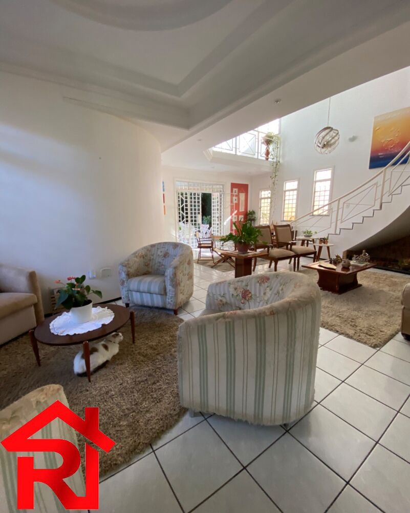 Casa à venda com 5 quartos, 360m² - Foto 1