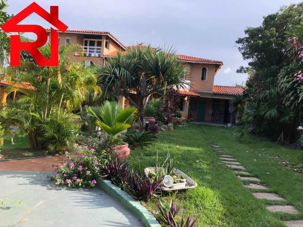 Casa à venda com 6 quartos, 800m² - Foto 1