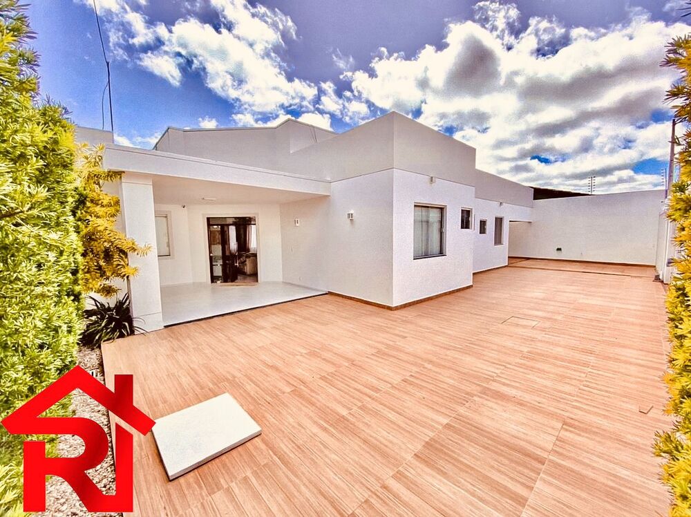 Casa à venda com 4 quartos, 800m² - Foto 1