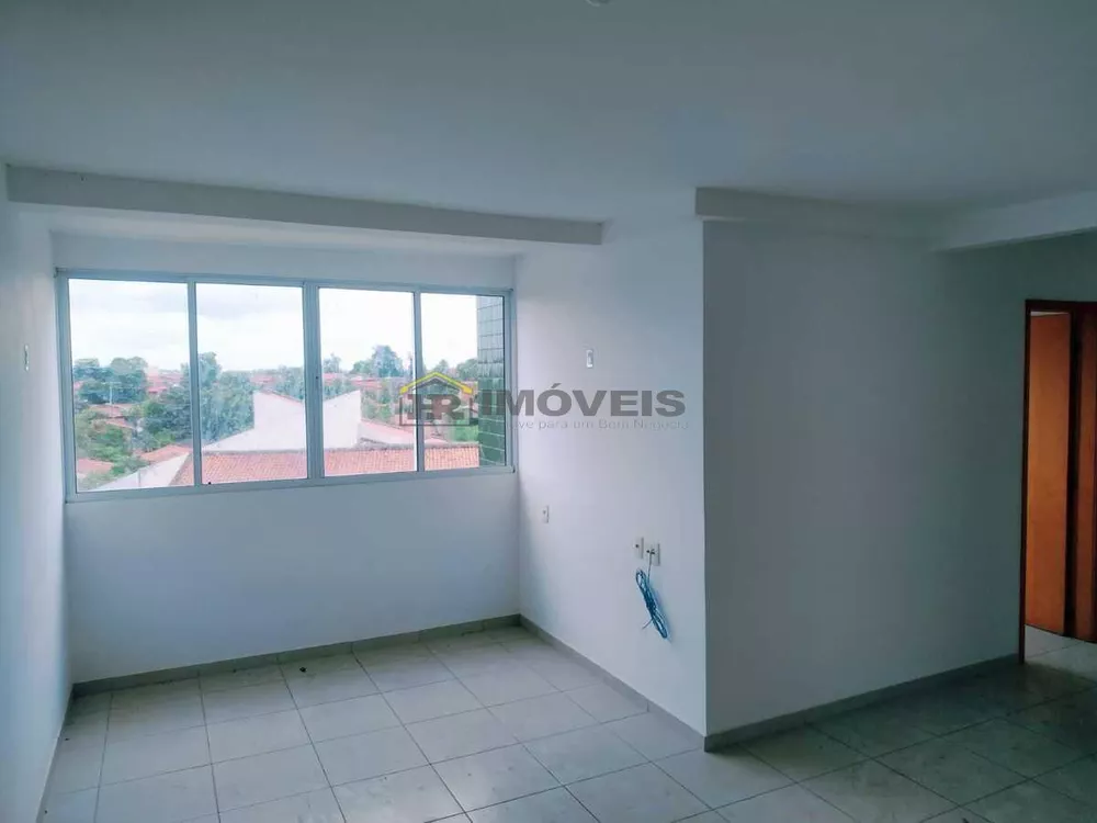 Apartamento à venda com 3 quartos, 75m² - Foto 2