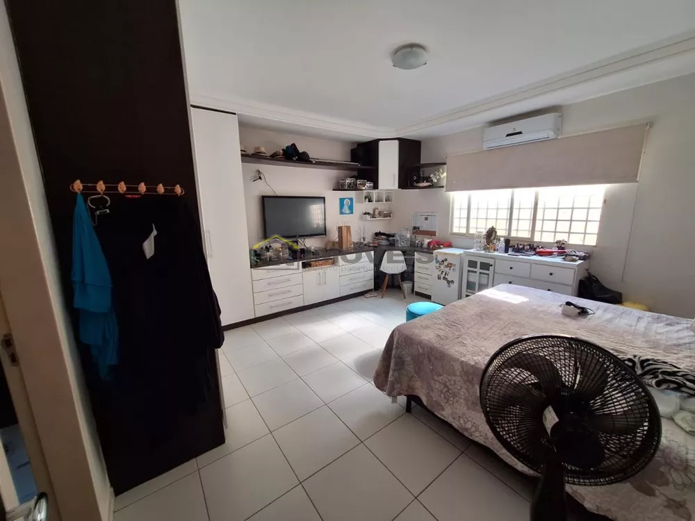 Casa à venda com 4 quartos, 2850m² - Foto 2