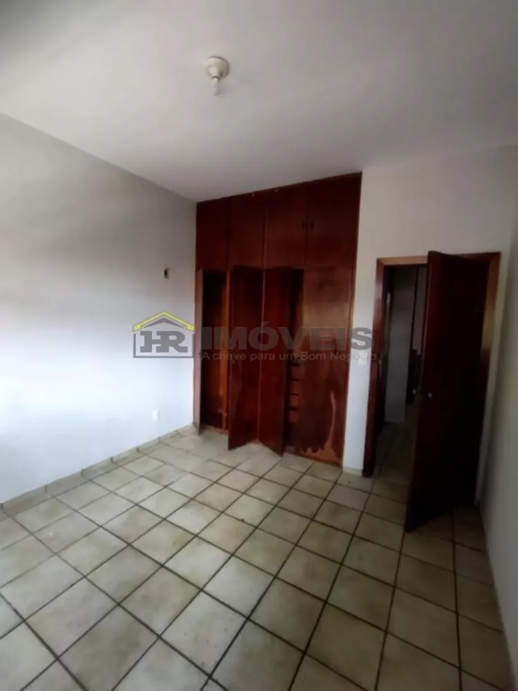 Casa para alugar com 4 quartos, 480m² - Foto 11