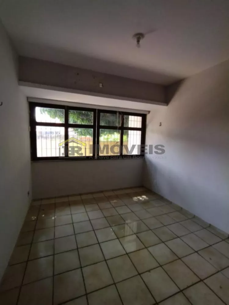 Casa para alugar com 4 quartos, 480m² - Foto 9