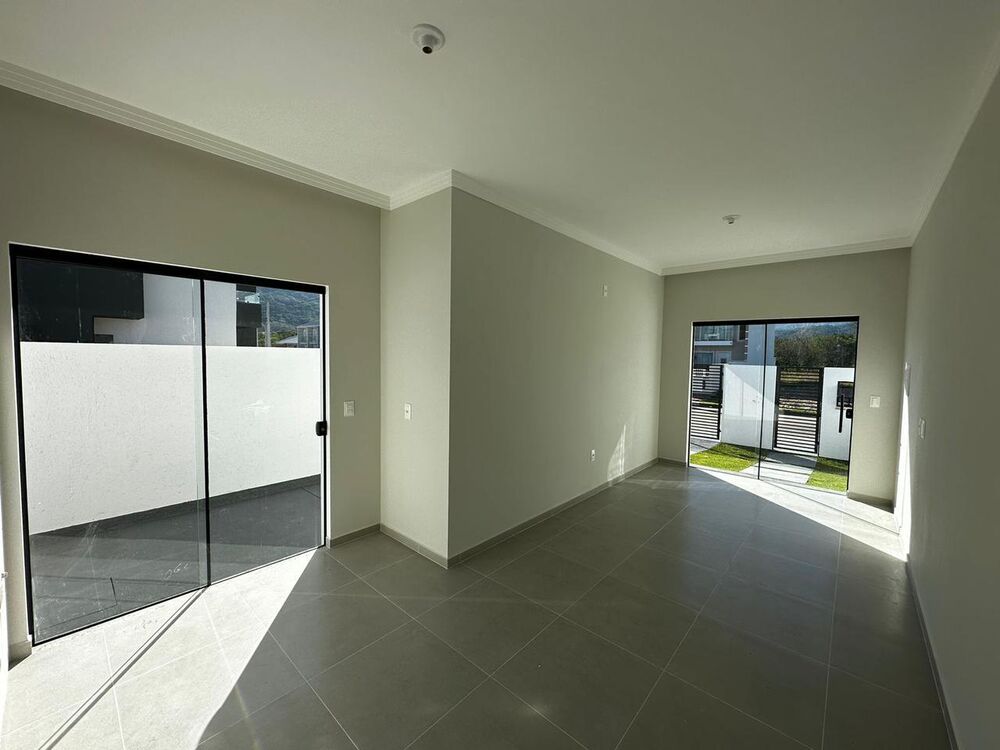 Casa à venda com 2 quartos, 126m² - Foto 2