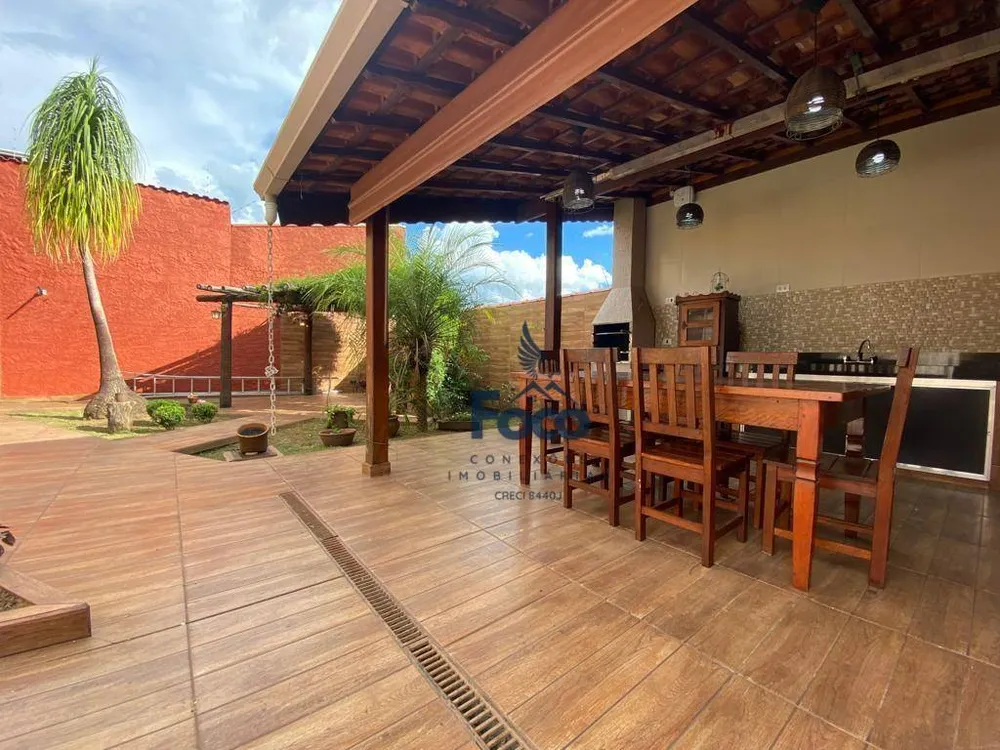 Casa, 4 quartos, 250 m² - Foto 1