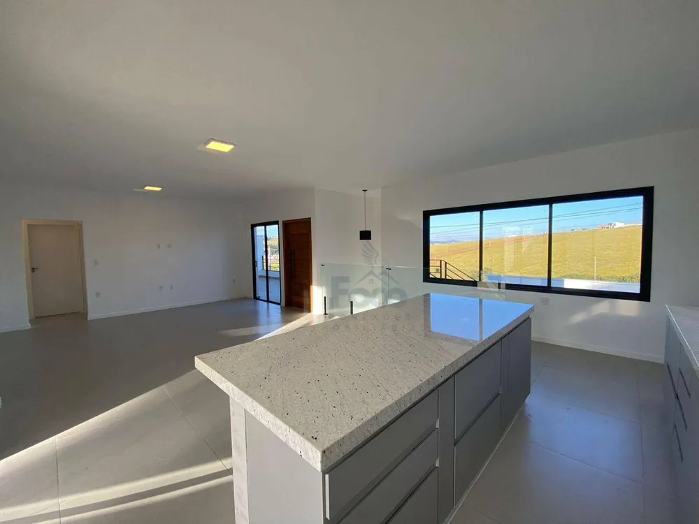 Casa, 3 quartos, 220 m² - Foto 1