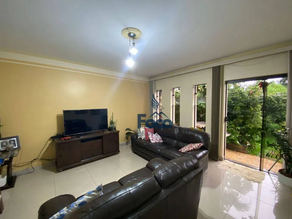 Casa, 3 quartos, 255 m² - Foto 1