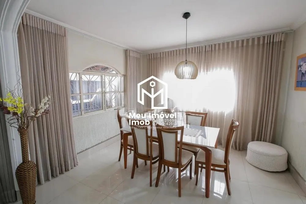 Casa, 4 quartos, 240 m² - Foto 1