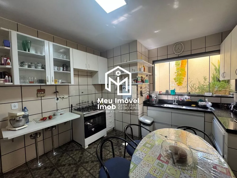 Casa, 4 quartos, 245 m² - Foto 2