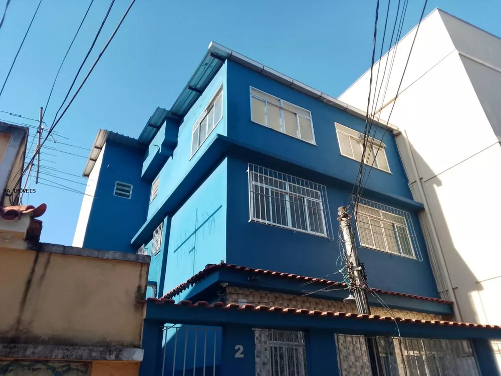 Casa à venda com 6 quartos, 200m² - Foto 1