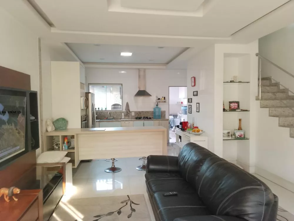 Casa de Condomínio à venda com 4 quartos, 240m² - Foto 4