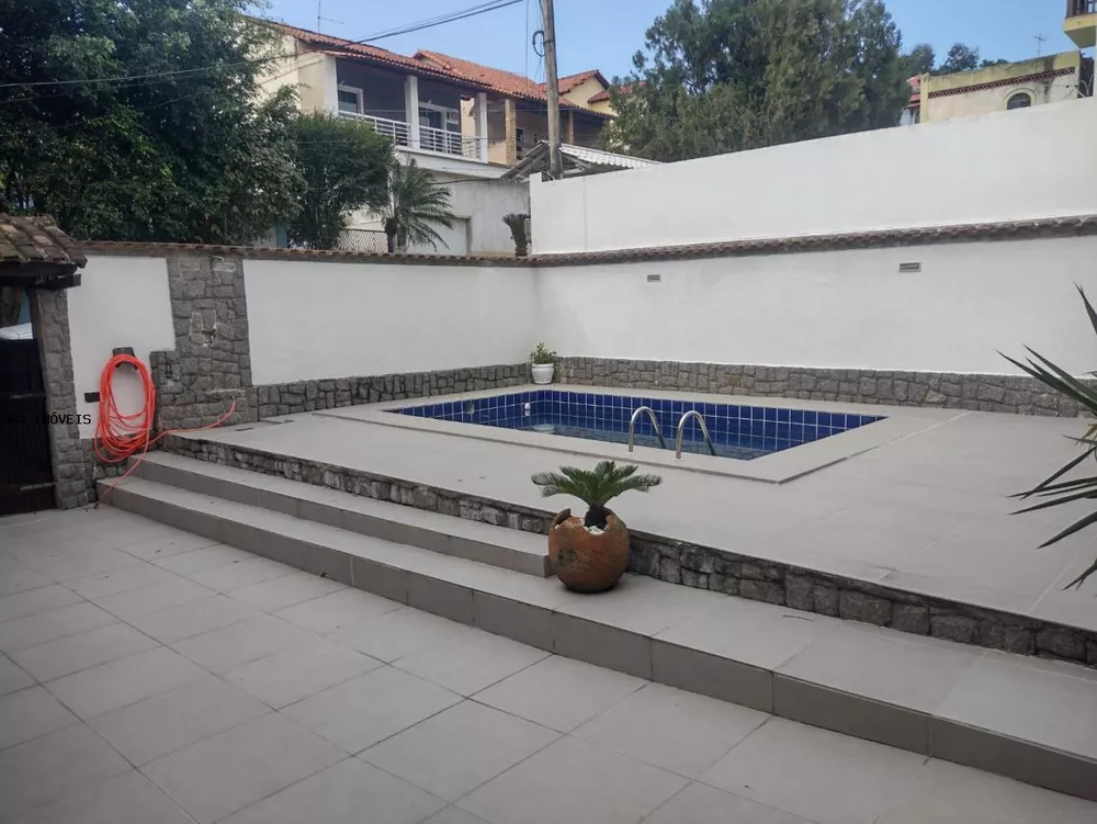 Casa de Condomínio à venda com 3 quartos, 240m² - Foto 3