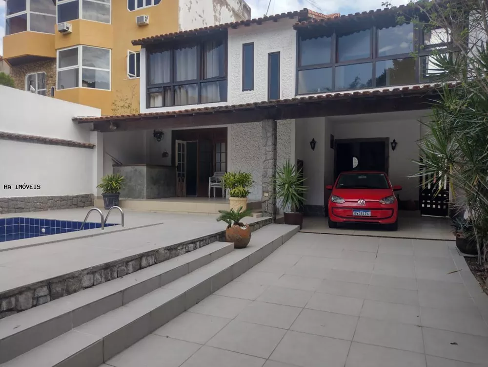 Casa de Condomínio à venda com 3 quartos, 240m² - Foto 1