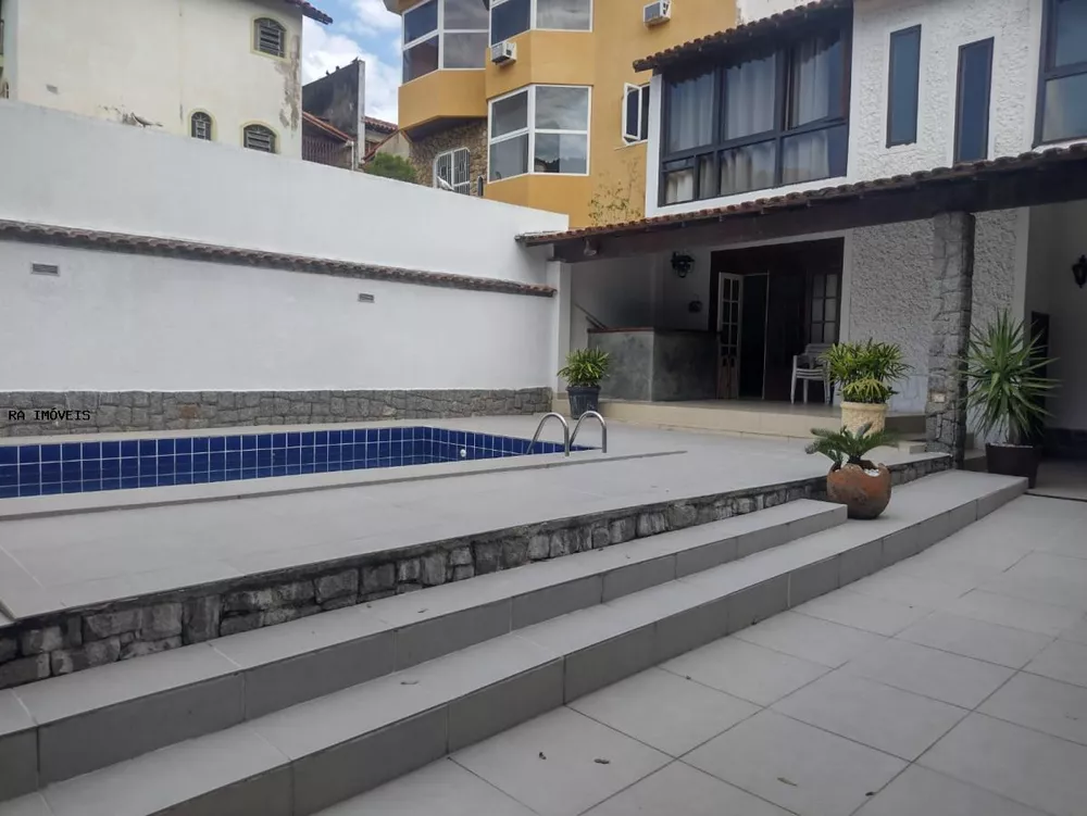 Casa de Condomínio à venda com 3 quartos, 240m² - Foto 2