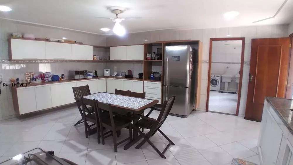 Casa de Condomínio à venda com 5 quartos, 320m² - Foto 2