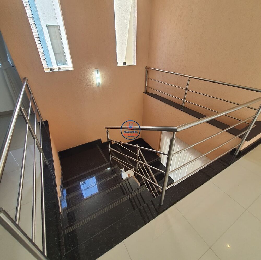 Casa à venda com 3 quartos, 250m² - Foto 3