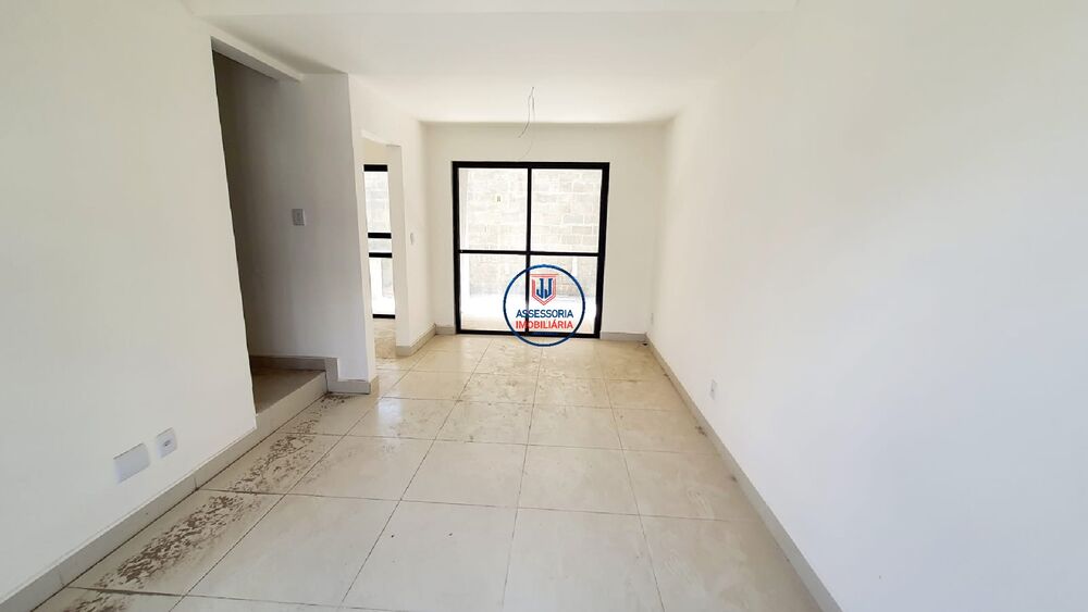 Casa à venda com 3 quartos, 132m² - Foto 1