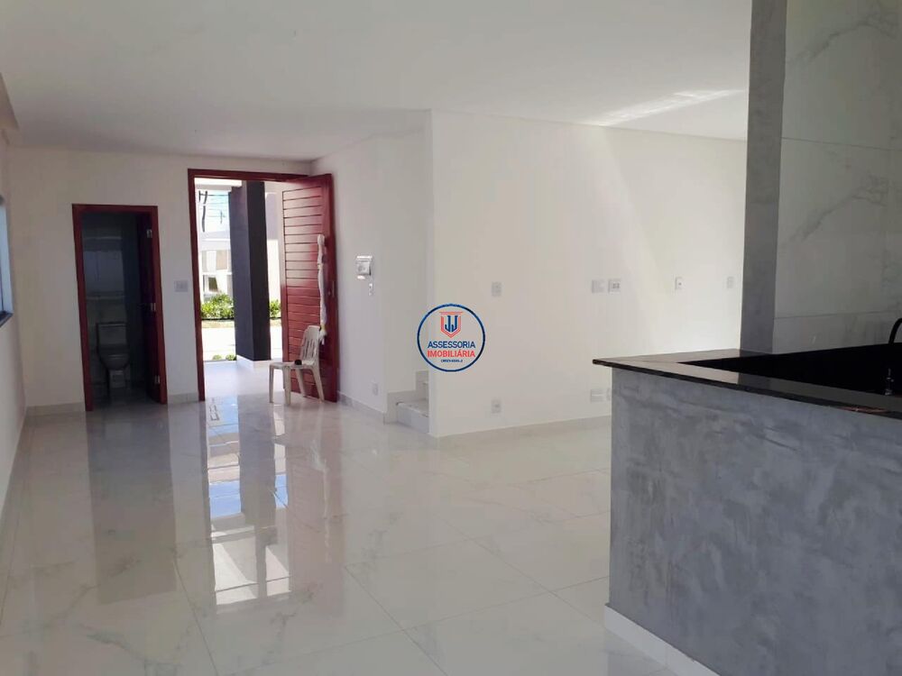 Casa à venda com 3 quartos, 158m² - Foto 2
