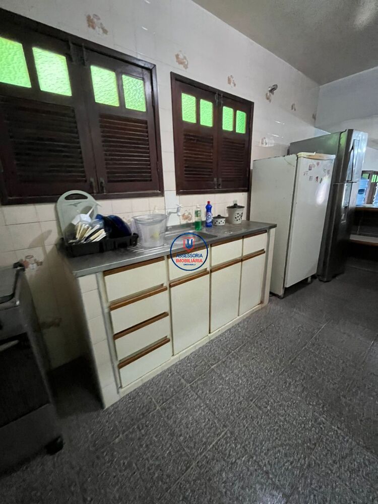 Casa à venda com 5 quartos, 200m² - Foto 4