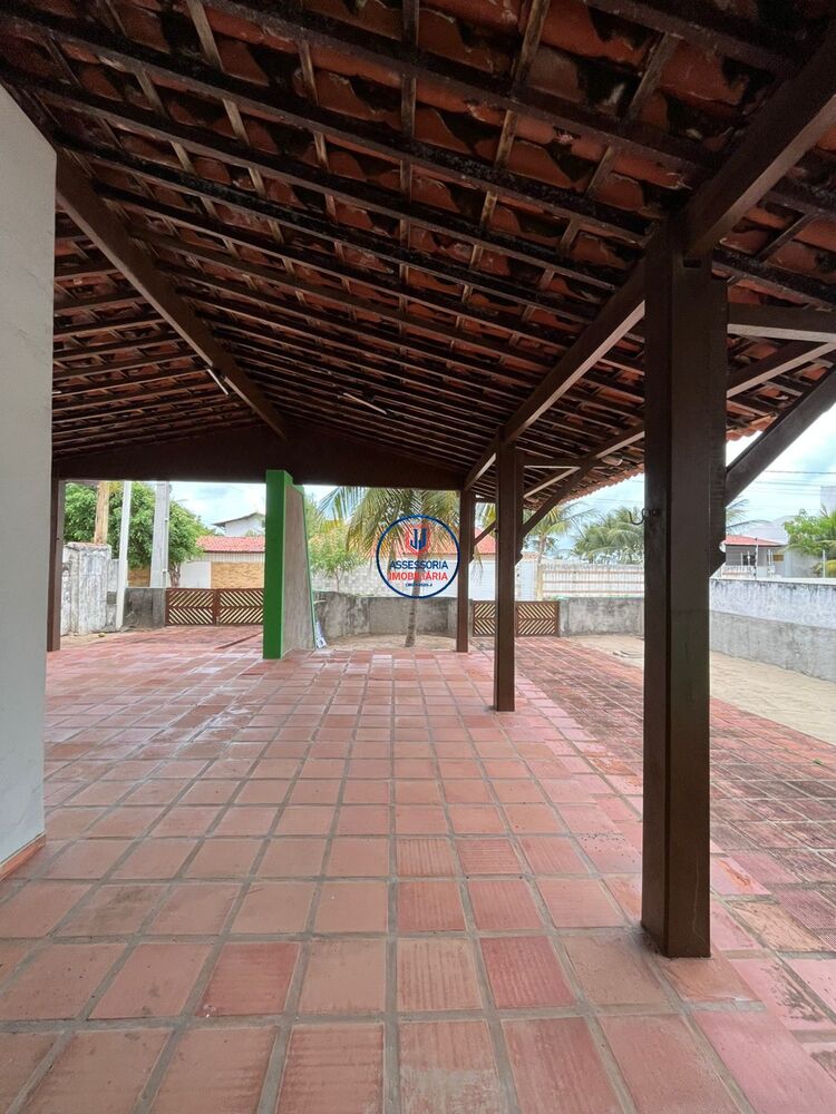 Casa à venda com 5 quartos, 200m² - Foto 3