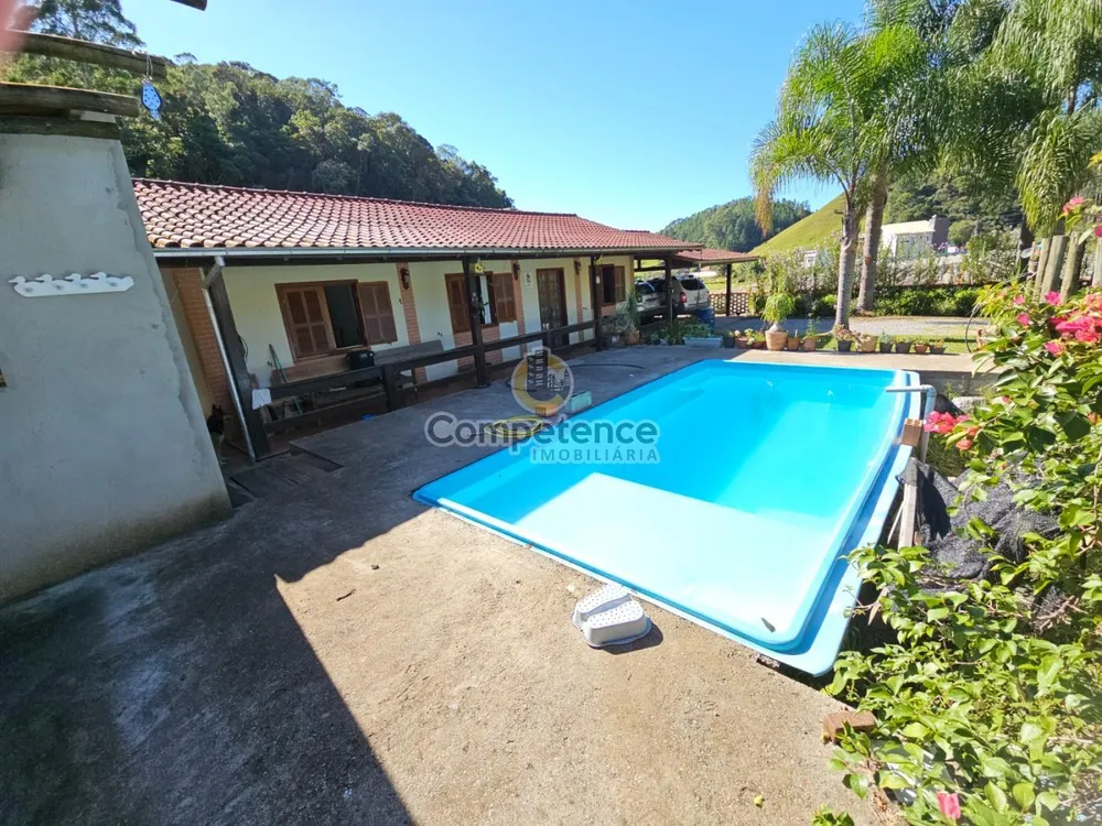 Chácara, 3 quartos, 1244 m² - Foto 1