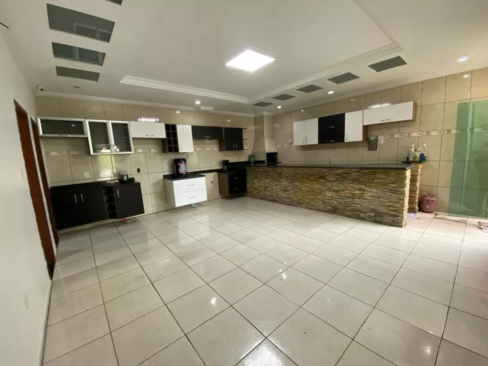 Casa à venda com 5 quartos, 200m² - Foto 18