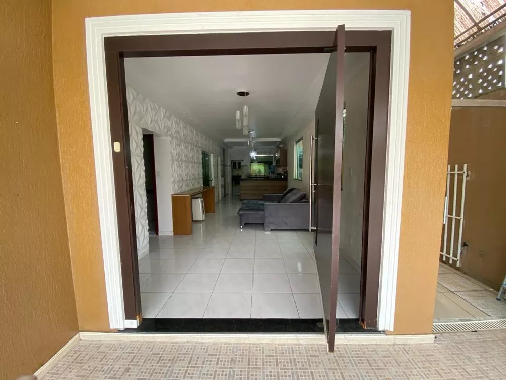 Casa à venda com 5 quartos, 200m² - Foto 3