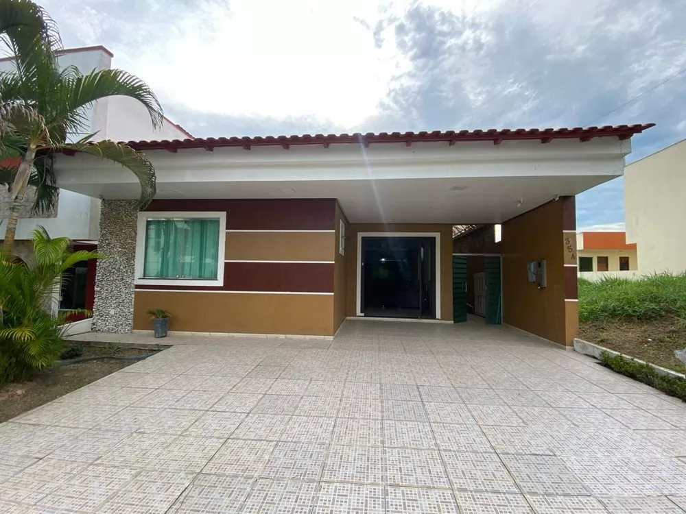 Casa à venda com 5 quartos, 200m² - Foto 1