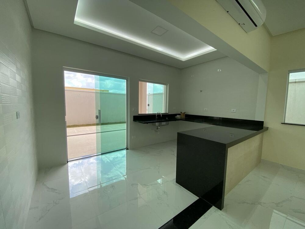 Casa à venda com 3 quartos, 180m² - Foto 1