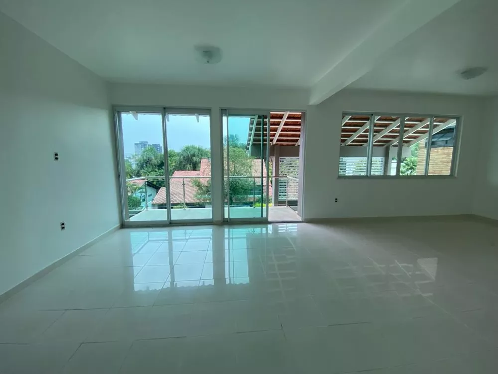 Casa à venda com 4 quartos, 449m² - Foto 3