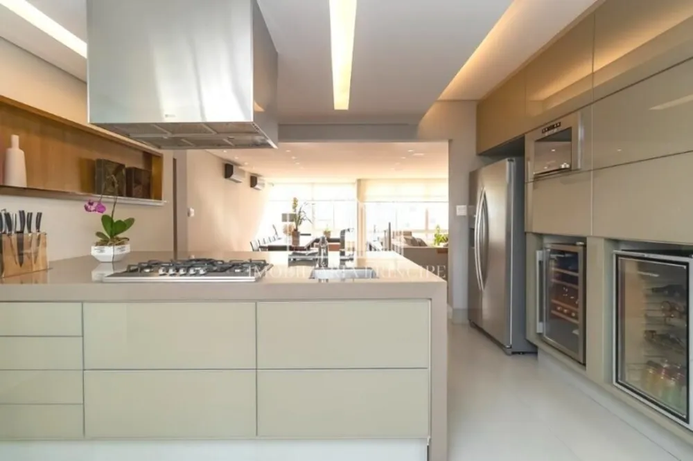 Apartamento, 3 quartos, 220 m² - Foto 2