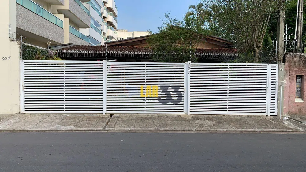 Casa, 5 quartos, 225 m² - Foto 1